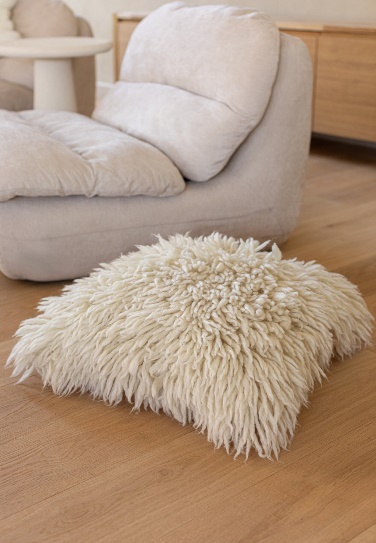 Coussin Poil Long Laine Écru – Image 2